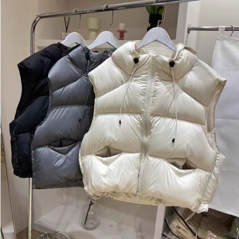 Women's Autumn and Winter Hooded Fashion Black Short Cotton Vest for Petite Figures, Thickened for Warmth, with a High-End Feel Women's Autumn and Winter Hooded Fashion Black Short Cotton Vest for Petite Figures, Thickened for Warmth, with a High-End Feel