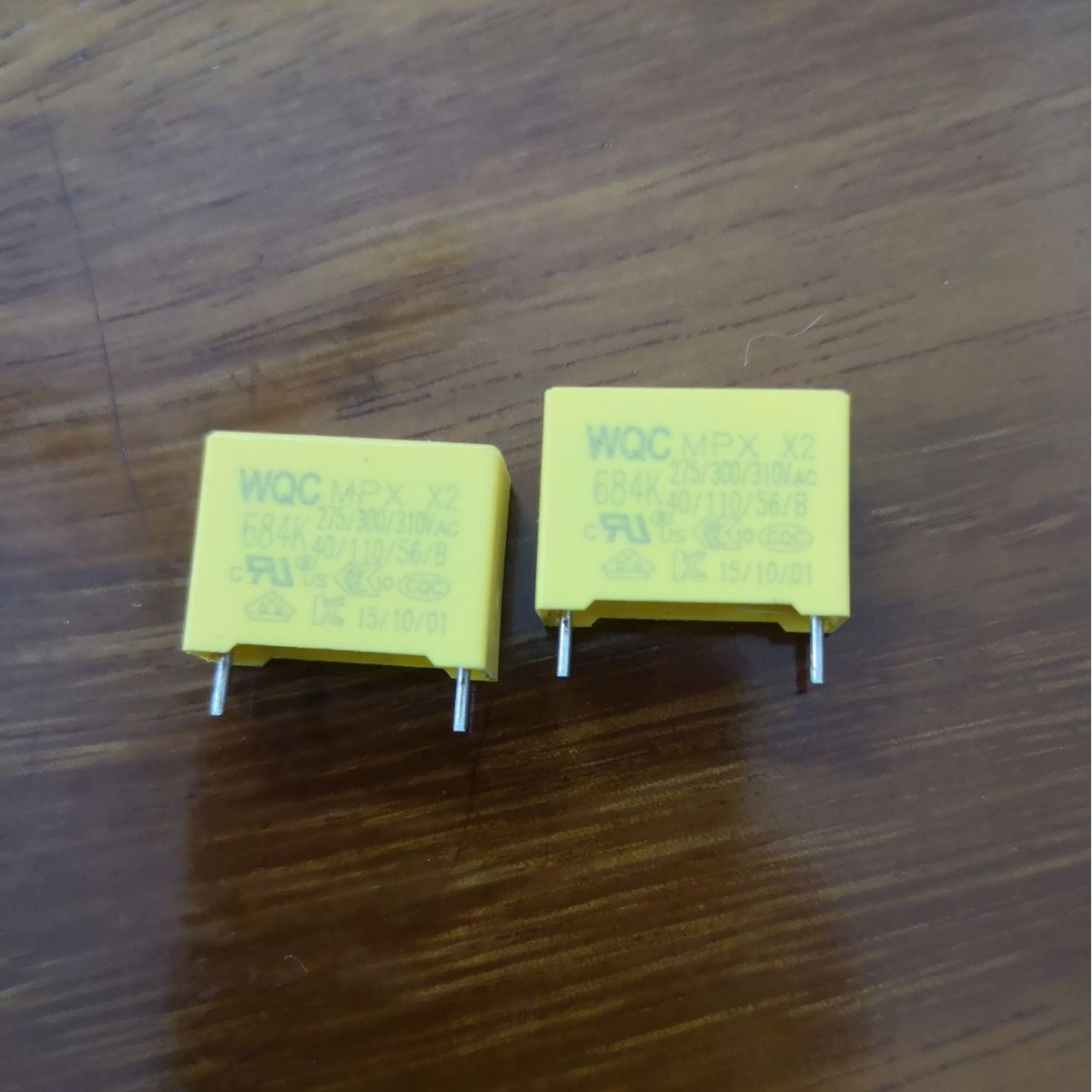 安规电容 684  0.68uf  275V  脚距15mm 厚度7.5mm