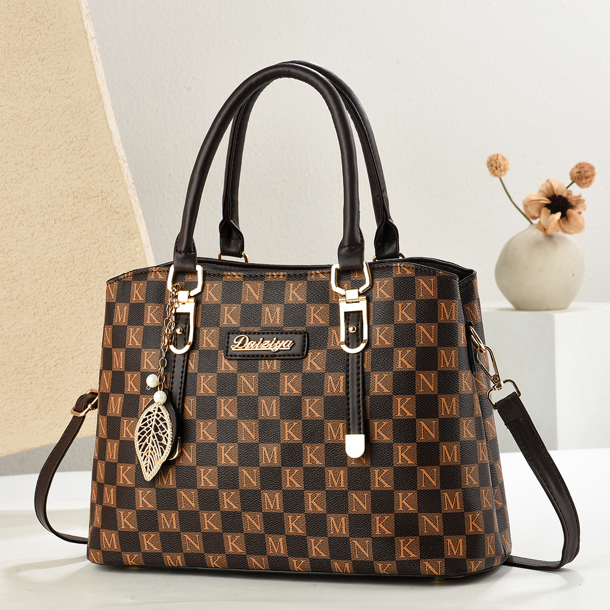 Bolso de mujer 2025 nuevo bolso de madre de moda de gran capacidad temperamento mensajero portátil bolso de hombro para mujer de mediana edad en nombre del cabello