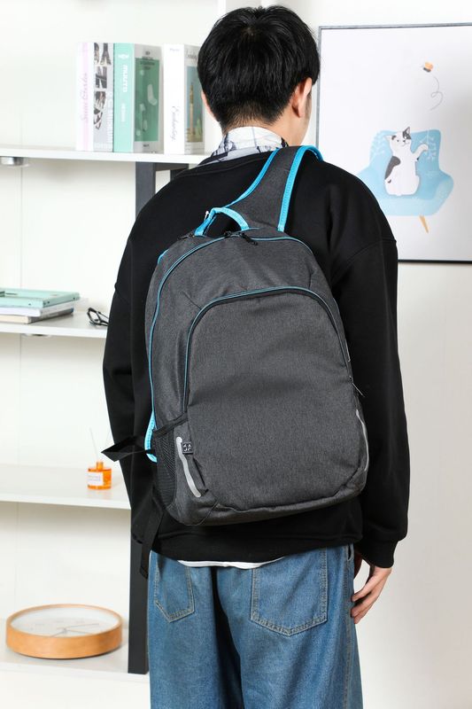 男性用の軽いリュックサック男性用のリュックサック|undefined