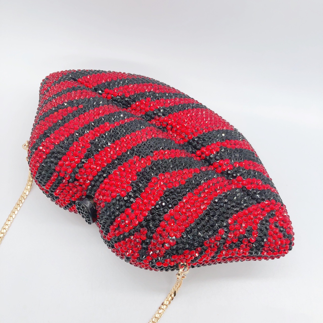 Túi clutch dạ tiệc đính đá viền môi ngựa vằn — Cá tính đặt làm