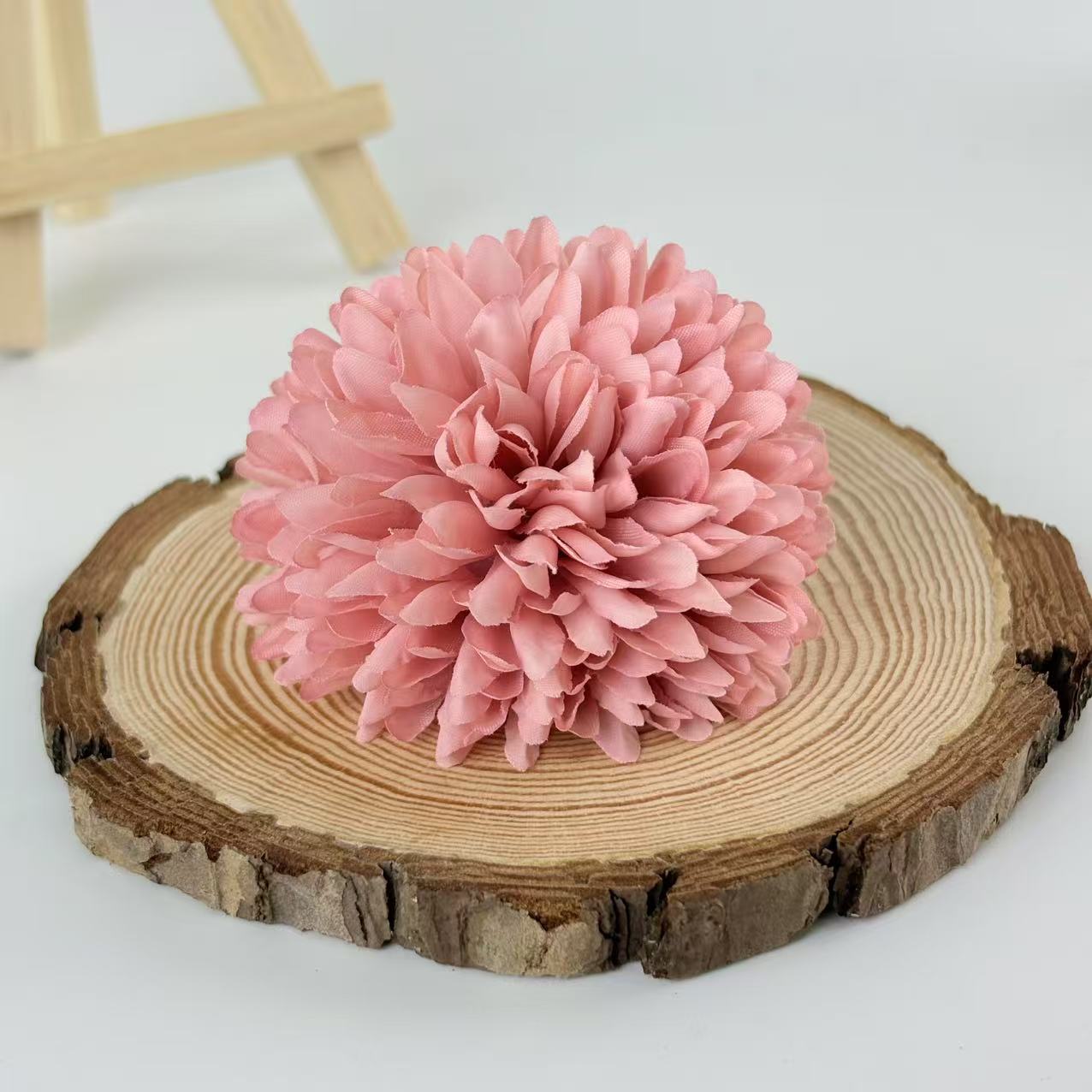 Simulación de flores de crisantemo al por mayor decoración de la sala de bodas accesorios de fotografía tela de seda de laceana flores de crisantemo