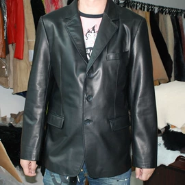 羊皮革;生皮、毛皮;女式雪地靴