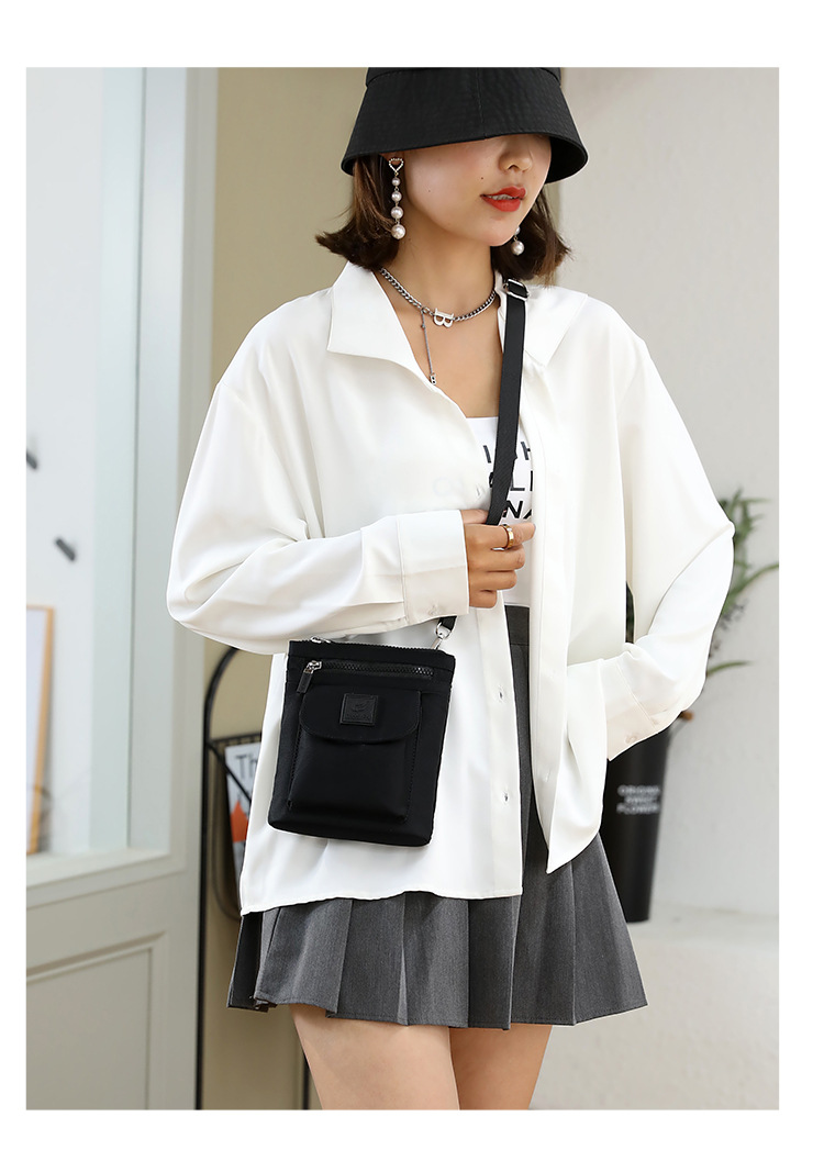 A new minimalist crossbody bag for women, a streetwear portable crossbody bag, water-resistant phone bag and waist bag undefined