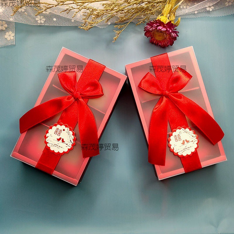箱の完成品のフェローのチョコレートの6彫刻は結婚して砂糖を詰めます。|undefined