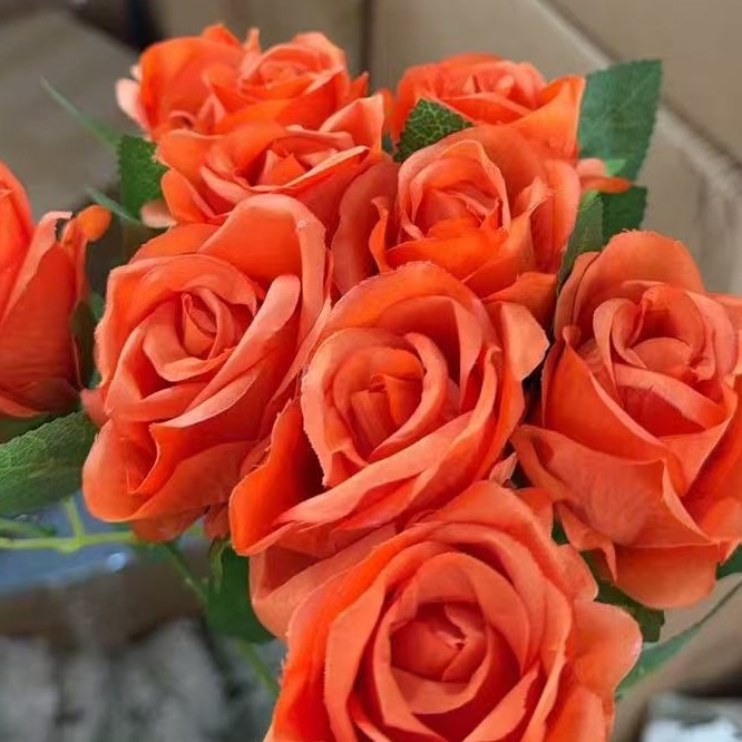 Una sola rama de tela de seda de rosas decora la Sala de estar del hogar con flores falsas, arreglos de rosas de boda DIY herramientas de simulación de flores