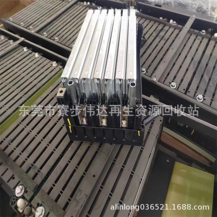 云南地区回收软包三元电池 废旧汽车底盘模组电池 18650锂电池包