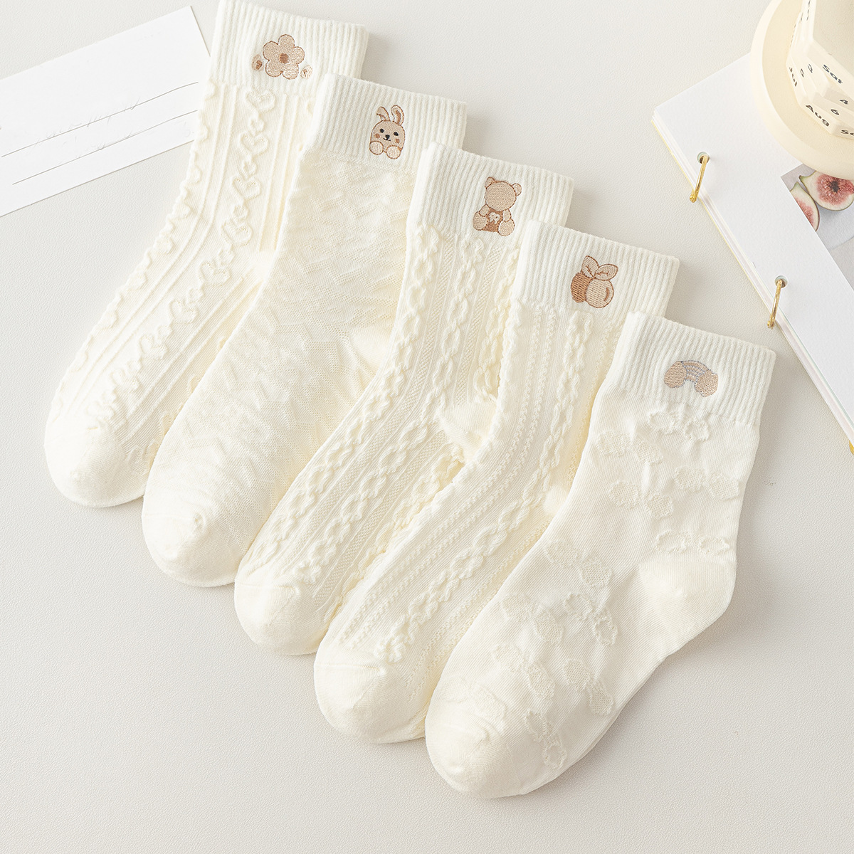 春秋新款袜子 女 日系可爱刺绣中筒袜子简约透气袜子