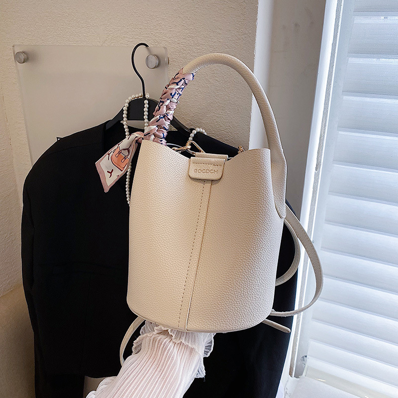 Bolso de cubo de mano de estilo explosivo transfronterizo 2025 nuevo bolso de hombro de tendencia simple popular bolso de mensajero de alta gama súper caliente