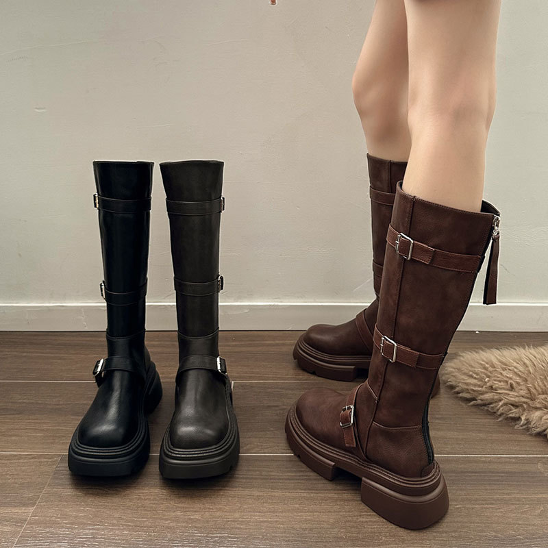 Botas de tubo largo con suela que aumenta la altura de color marrón pequeño, nuevas botas de caballero de pierna gruesa Maillard para mujer otoño e invierno 2024_voghion.com