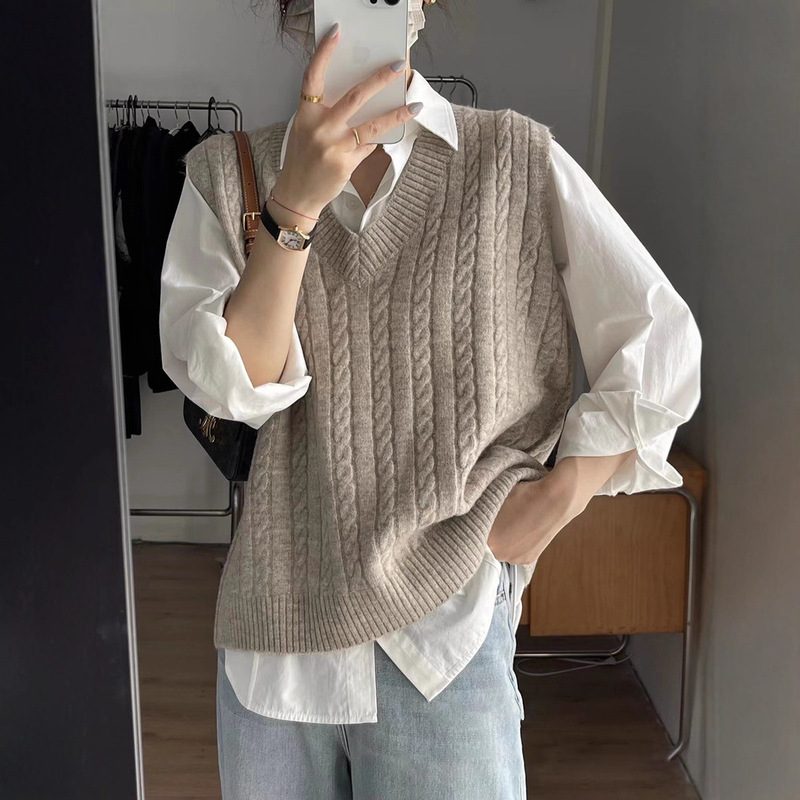 Korean Style V-Neck Twist-Knit Sweater Vest for Women, 2026 Autumn and Winter New Style, Loose Fit, Slimming, Stylish and Versatile