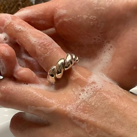 戒指;耳钉;项链