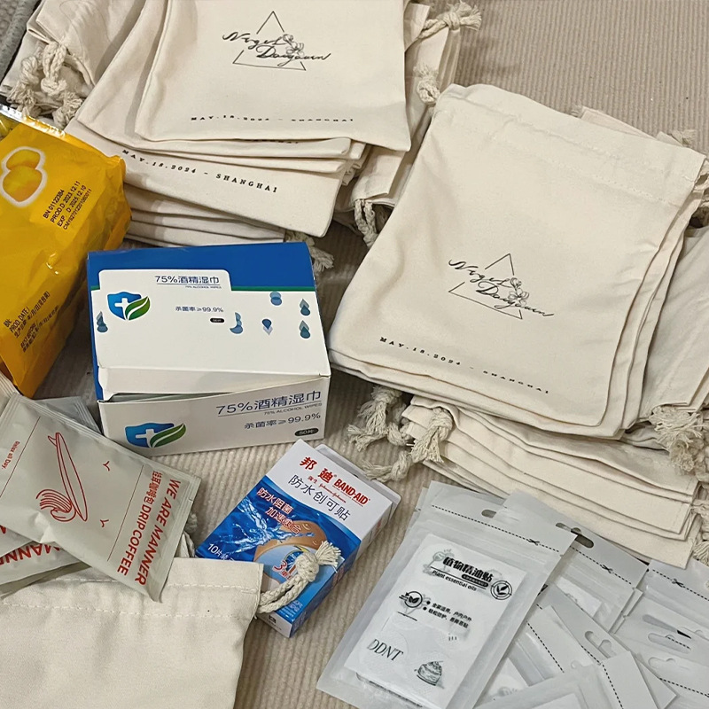 Fábrica directa de nuevo algodón y cáñamo bolsas de cuerda de dibujo bolsas de joyería personalizadas bolsas de embalaje de joyería pueden imprimir LOGO