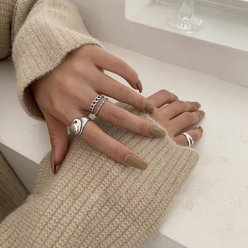 Korean-style heart chain ring for women, simple and fashionable, unique index finger ring, vintage niche design jewelry wholesale