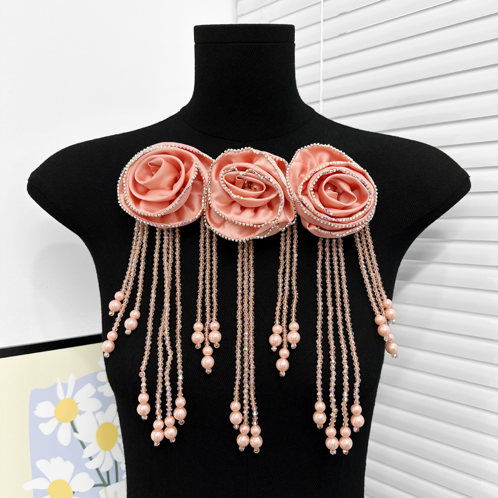 Transfronteriza industria pesada diamante bordado tela tridimensional rosas bordado pecho dulce choker cheongsam accesorios de vestido