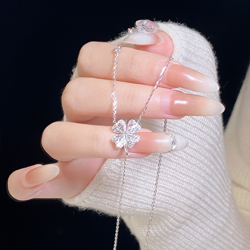 S925 スターリングシルバーラッキー四つ葉のクローバーネックレス女性のニッチデザインファッショナブルな気質鎖骨チェーン夏の美しいシルバージュエリー|undefined