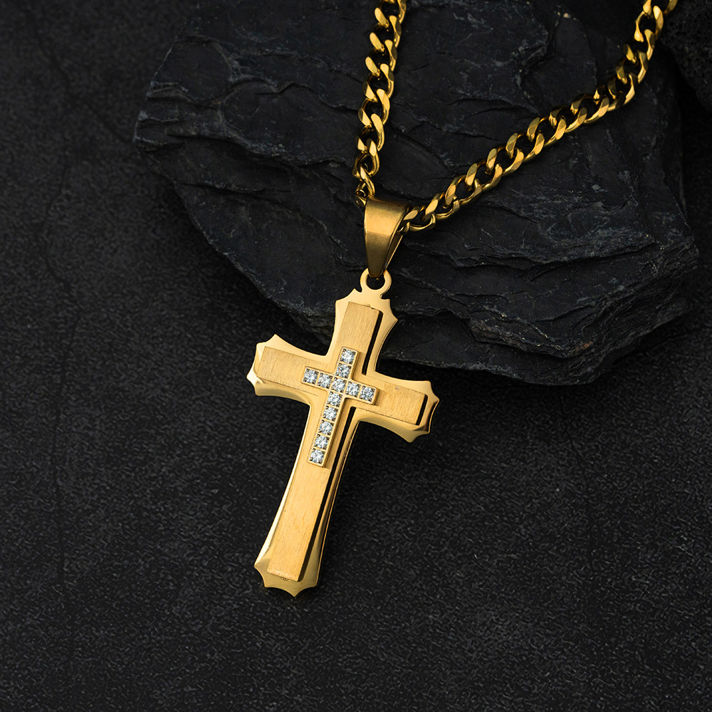 Collier en titane, pendentif croix multicouche en acier inoxydable pour homme, orné de zirconiums, style européen, en vente directe à l'export._voghion.com