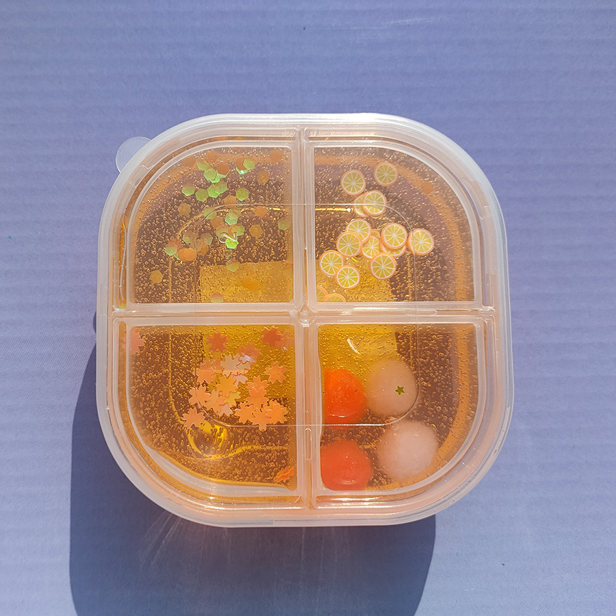 微信图片_20231206120113 橙色亮片四格子.jp