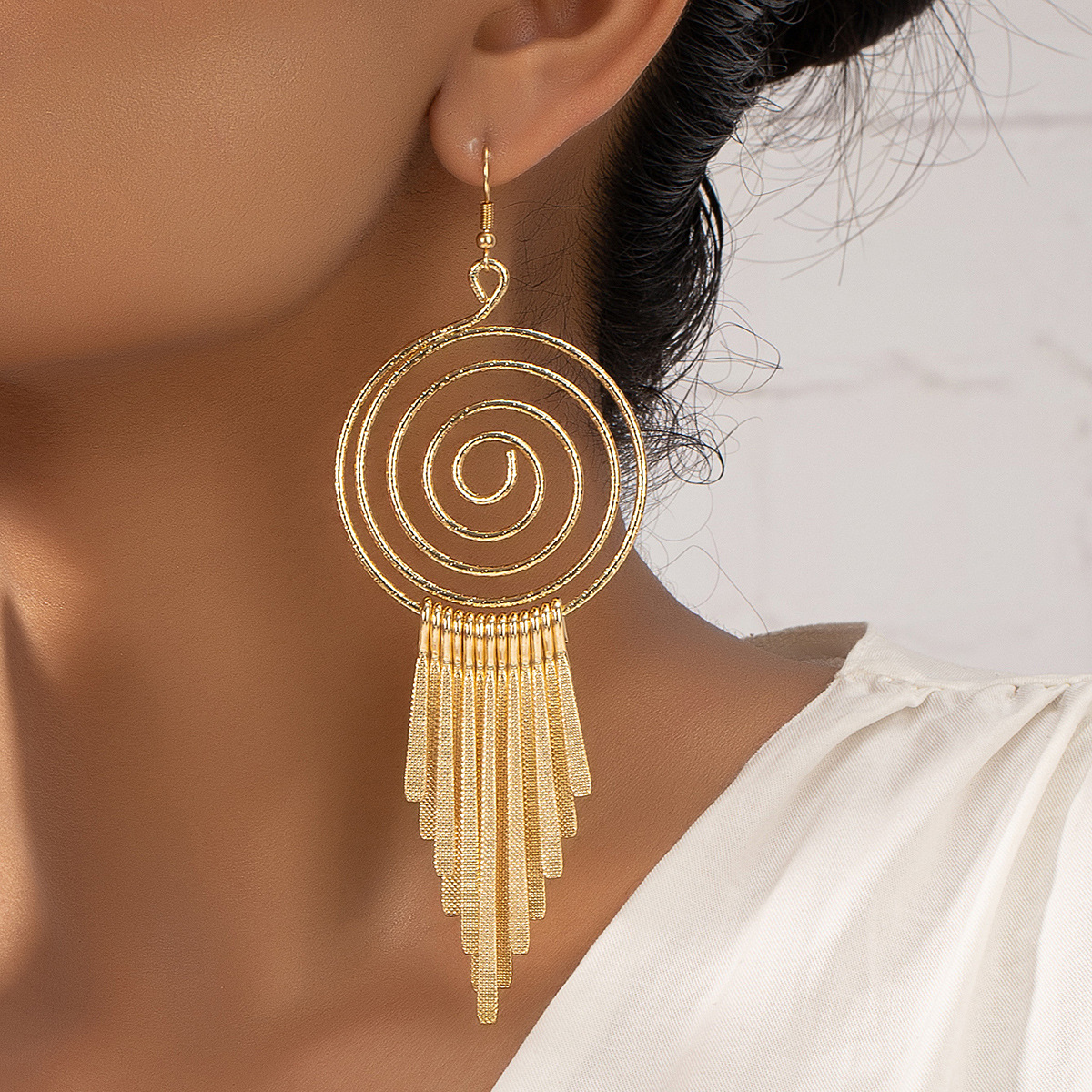 Ethnic Style Long Circle Spiral Disc Tassel Pendant Earrings display picture 2