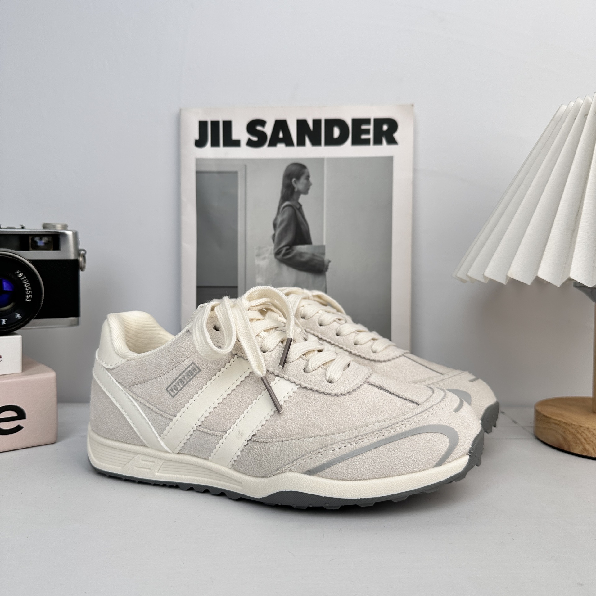 Zapatos blancos de fondo grueso para mujeres 2025 nuevos zapatos de skate de nicho de primavera y otoño retro zapatos de entrenamiento alemán zapatos casuales