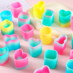 台湾の色の異形のスプリングリングの形の虹の輪の愛のダイヤモンドの輪の弾力の輪の賞品は国境を越えて商品を供給してばら売りします。
