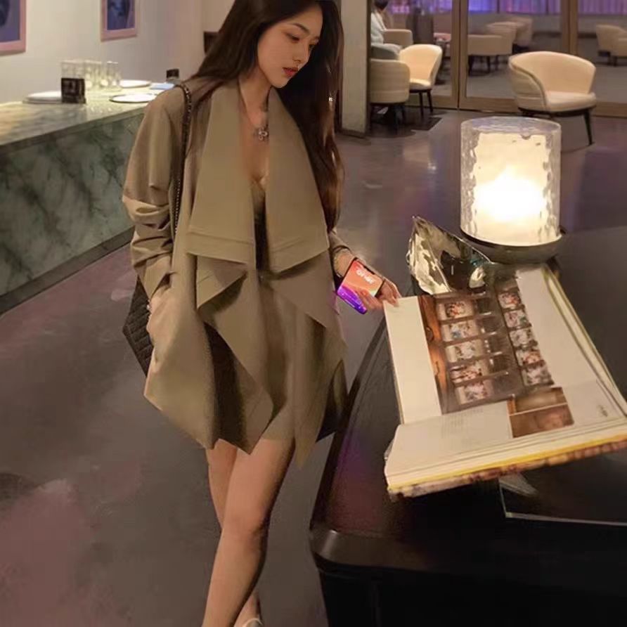 时尚外套20242025翻领设计新款系带收腰显瘦风衣英伦卡绿色