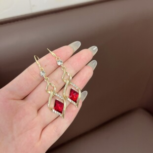 �nʽ���׺�������ˮ�������r�К��|�����ع��OӋ�б�����Ʒ