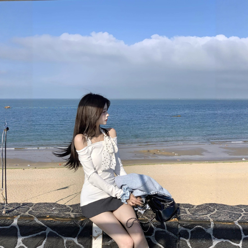 红人馆白色t恤女2025新款早秋打底衫长袖辣妹修身露肩一字肩上衣|undefined