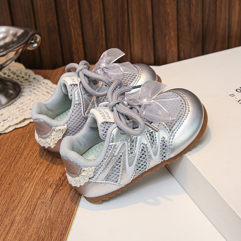 Zapatos casuales transpirables de malla de niñas 2026 verano nuevo estilo de moda infantil versátil zapatos de entrenamiento deportivos de moda zapatos de carrera