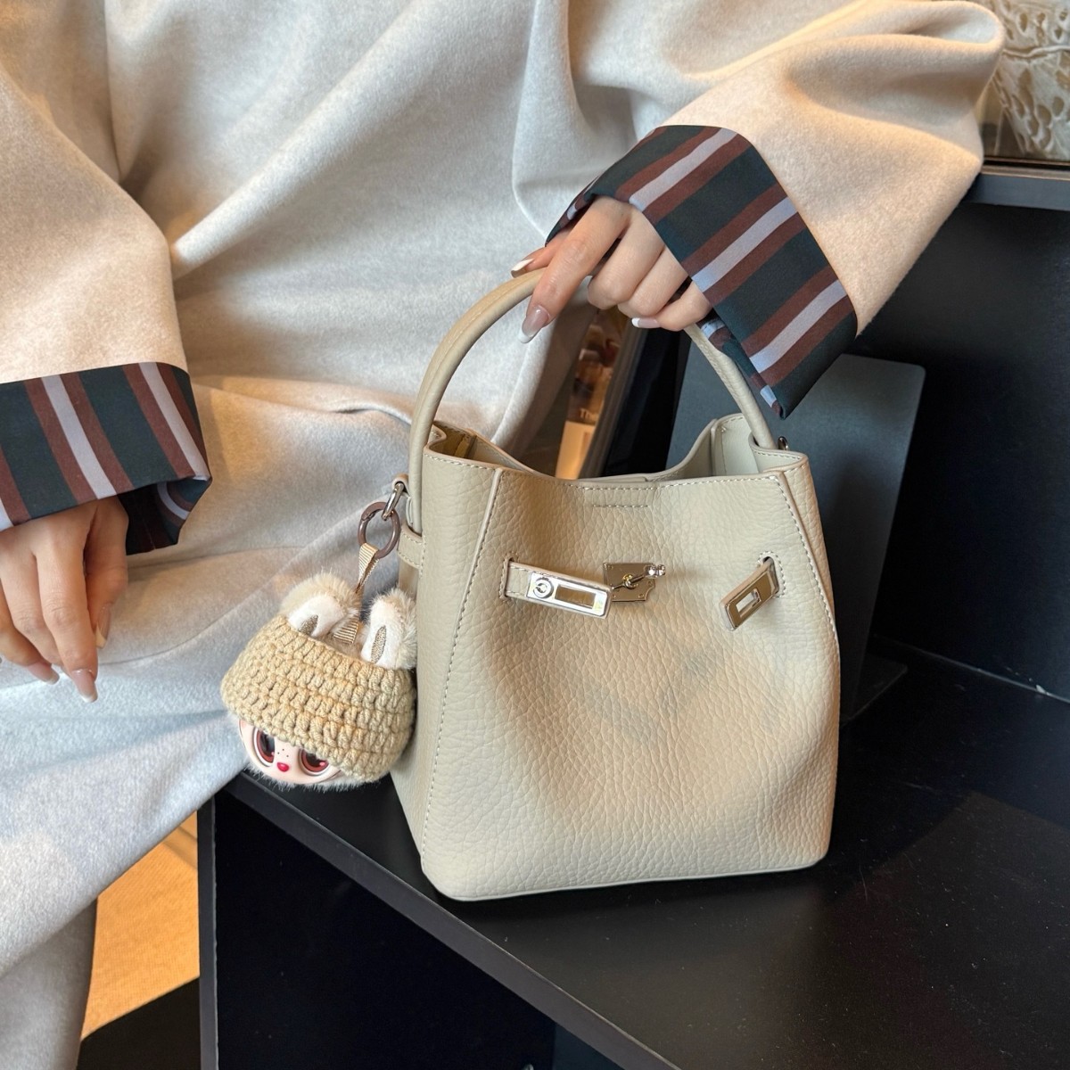 2025 New Lychee Pattern Bucket Bag Cute Doll Casual Fashionable Mother-Daughter Bag Single Shoulder Crossbody Bag 88086-1