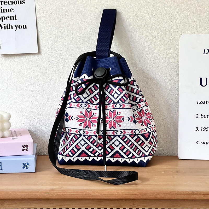 2025 nuevo diseño japonés y coreano simple bolso de hombro de punto de moda femenina versátil bolso portátil de viaje de verano