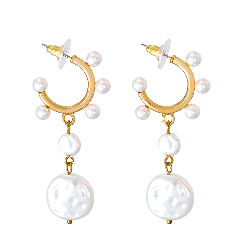 Korean Pearl Circle Pendant Earrings Wholesale Nihaojewelry display picture 7