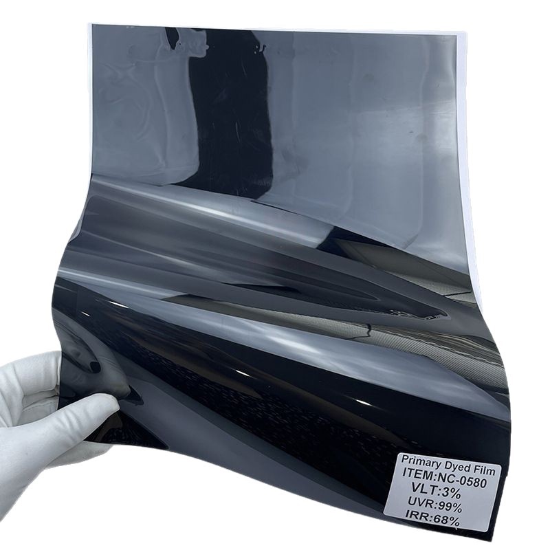 Película de aislamiento térmico de automóviles de alta definición de vidrio primario película solar a prueba de explosiones película negra permeable película de automóviles fábrica de película de automóviles al por mayor