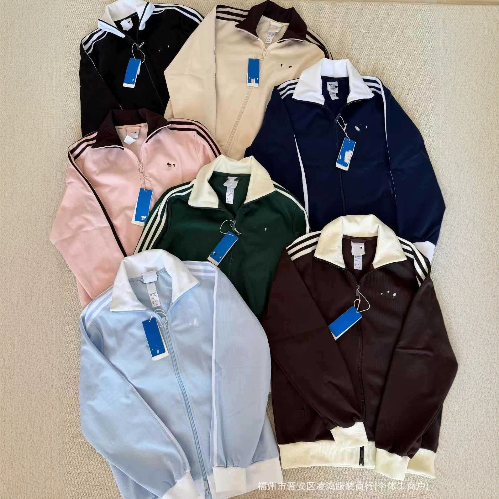 Women's three-stripe stand-up collar jacket, spring and autumn style, sporty casual coat, loose fit, versatile color-blocked baseball jacket.