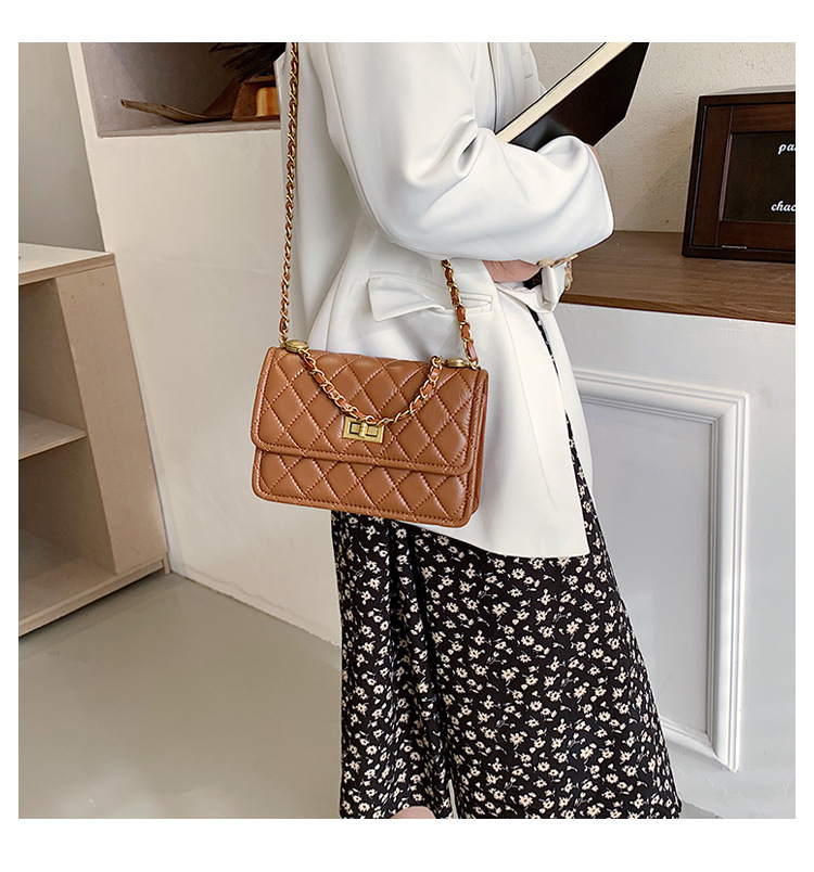 Fashion Solid Color Lock Embroidery New Trendy Rhombus Chain Bag display picture 3