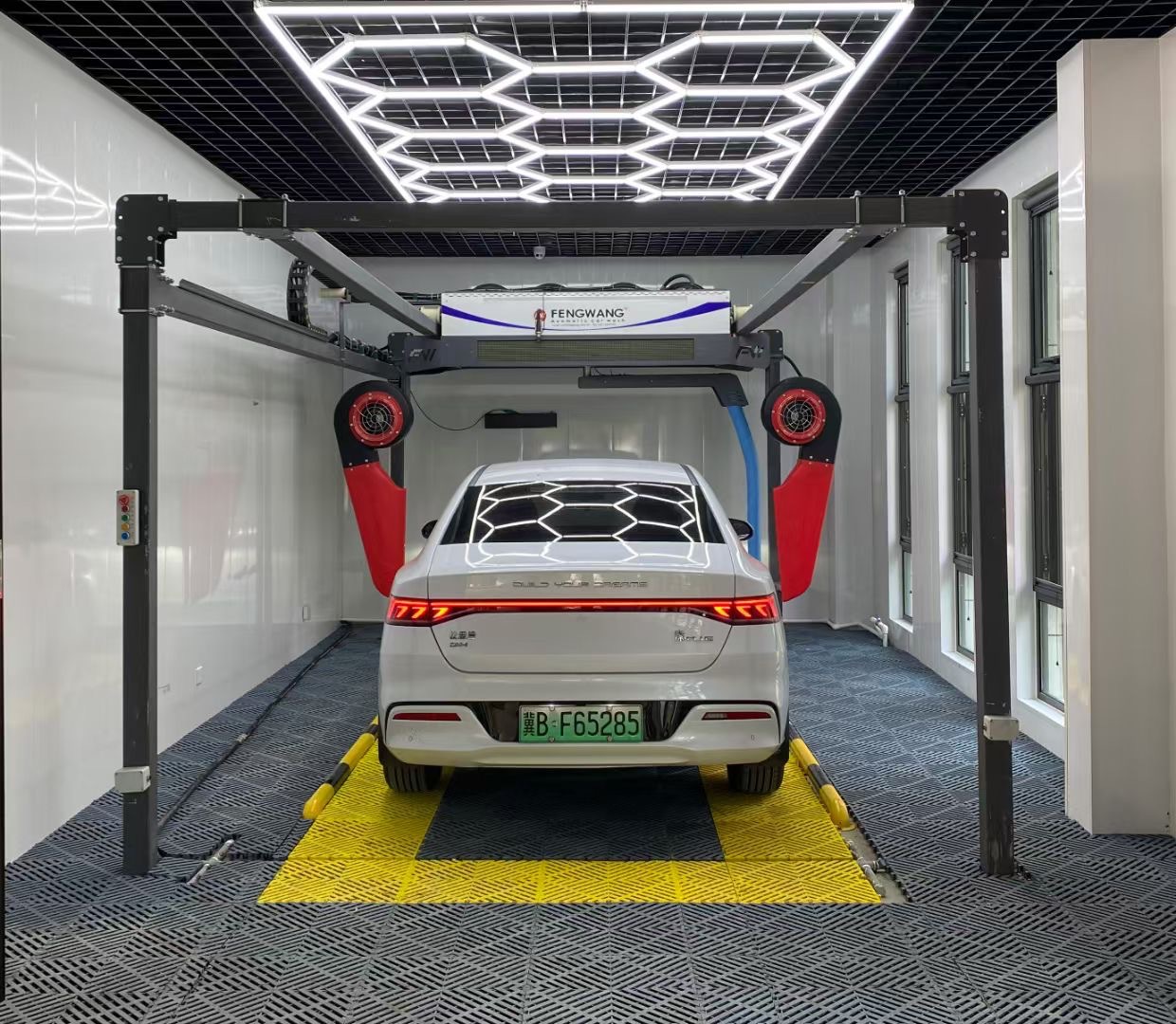 Shanghai Fengwang Fully Automatic Car Wash Machine, Unattended, with Qr Code Payment, High-Pressure Car Wash Equipment for Commercial Car Wash Shops