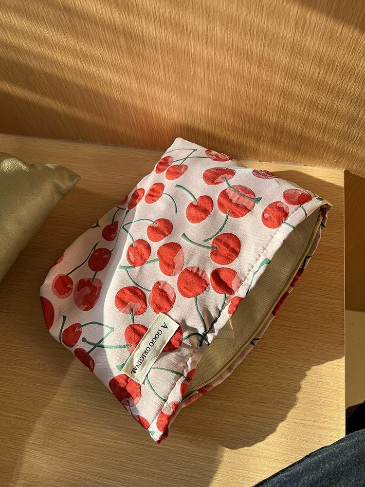 Capacious cosmetic bag, three‑dimensional travel organizer with zipper, stylish printed patterns