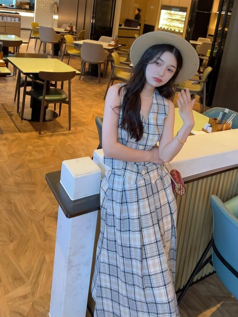 Bộ vest gile và chân váy linen kẻ caro cao cấp cho nữ — áo ghi lê