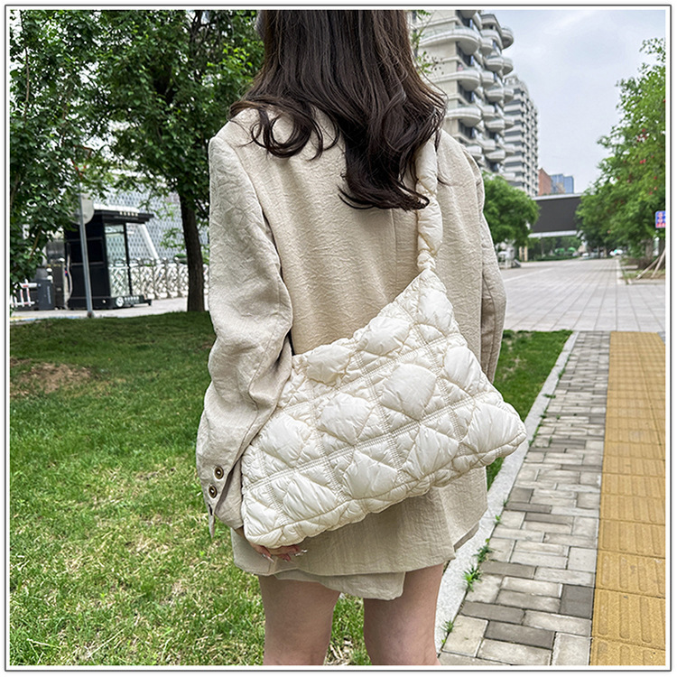 Wandering Cloud Bag Bubble Pleated Shoulder Crossbody Bag Handbag_voghion.com
