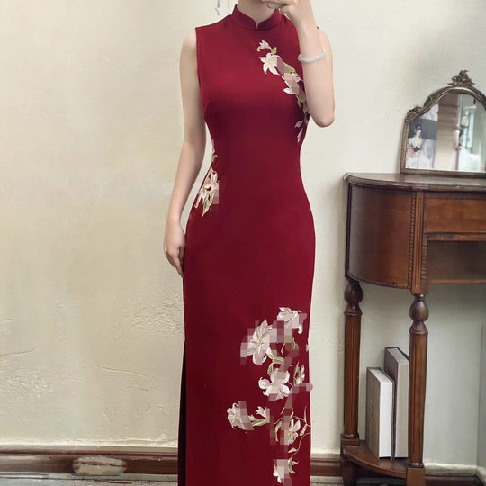 8659# new Chinese style red temperament slim embroidery improved cheongsam dress