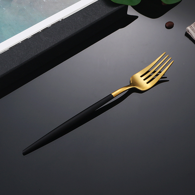 304-Tenedor de oro negro