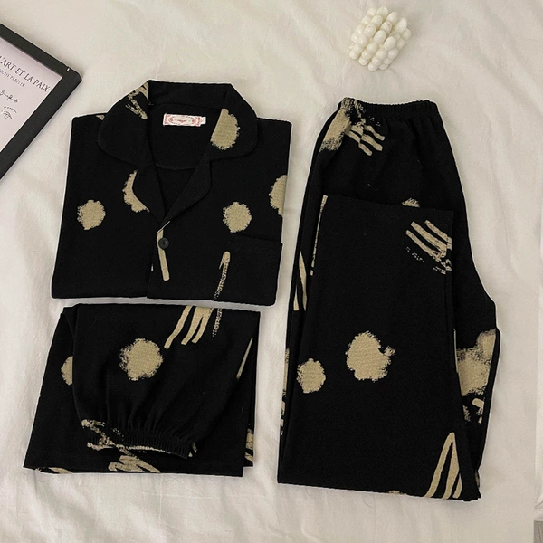 Black shorts, trousers, with short sleeve