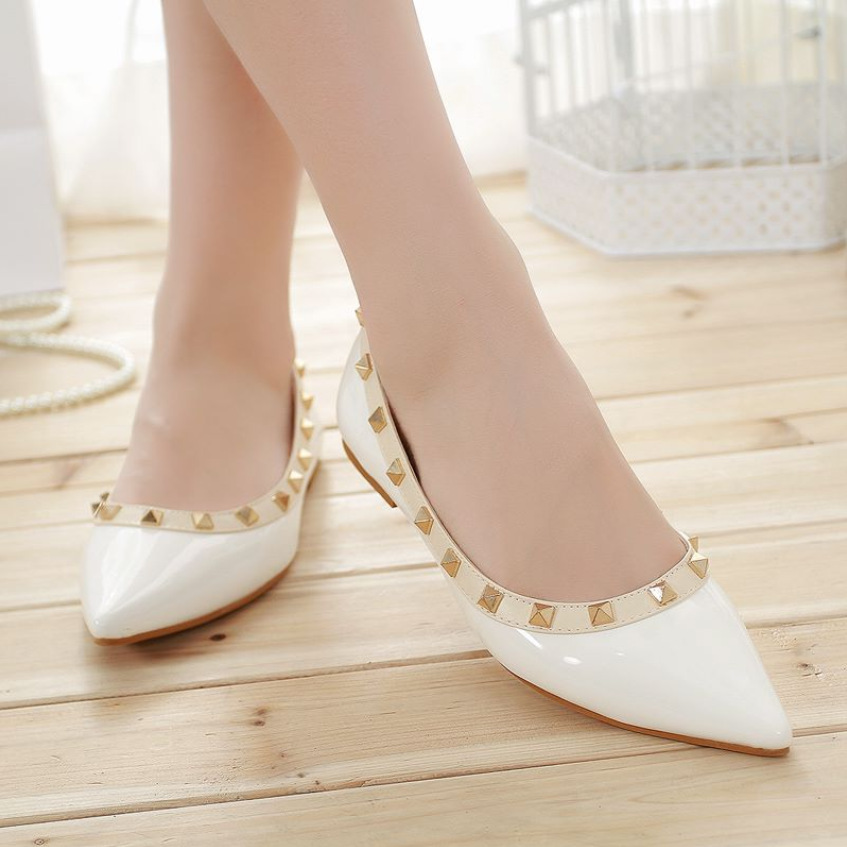 European and American Rivet Anti-Wolf Shoes Street Shot Star Flat Shoes Pointed Shoes 2018 Foreign Trade Flat Heel Women's Shoes