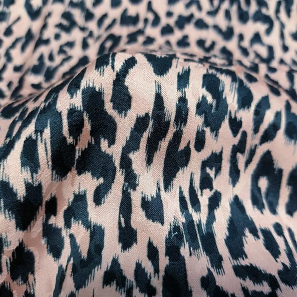 100克人丝人棉波点豹纹提花布供应各类人丝人棉仿真丝面料粘