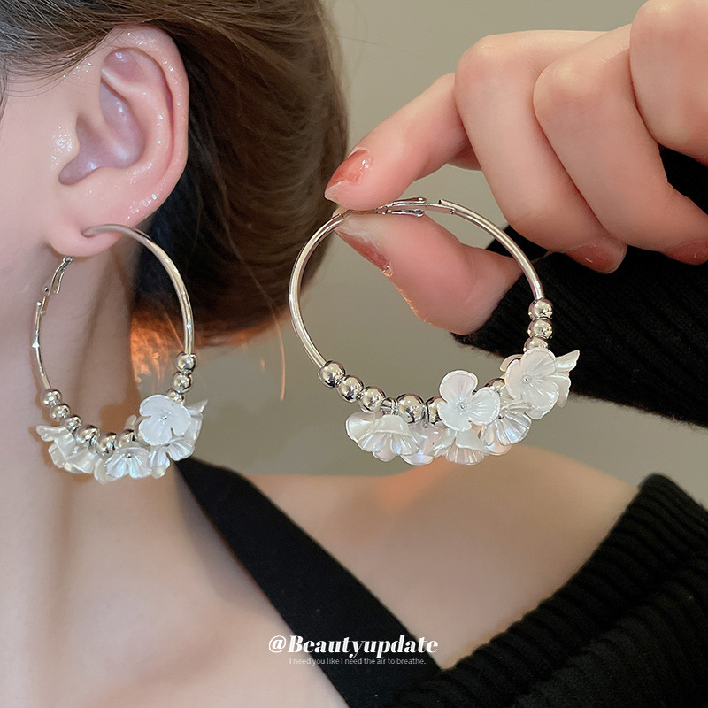 Pendientes redondos de flores de acrílico con aguja de plata, lujo ligero, sentido de alta gama, pendientes de moda simple transfronteriza, pendientes de nuevo estilo