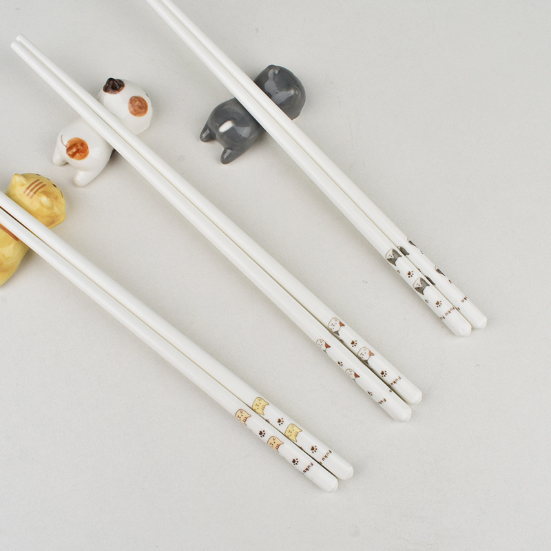 일본식 Sanhua 고양이 세라믹 젓가락 곰팡이 방지 귀여운 높은 모양의 젓가락 홀더 새로운 가정 고온 저항성 먹는 젓가락