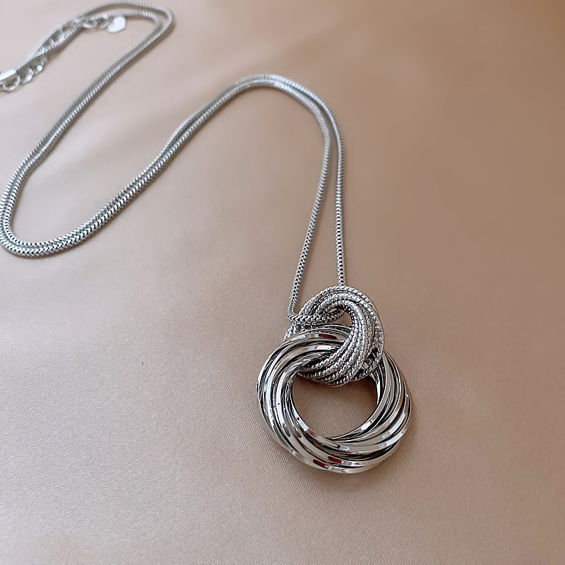 Collar de moda simple con colgante circular de varias capas