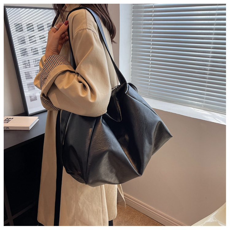 Femmes Moyen Faux Cuir Couleur Unie Mode Carré Fermeture Éclair Sac Bandoulière display picture 3