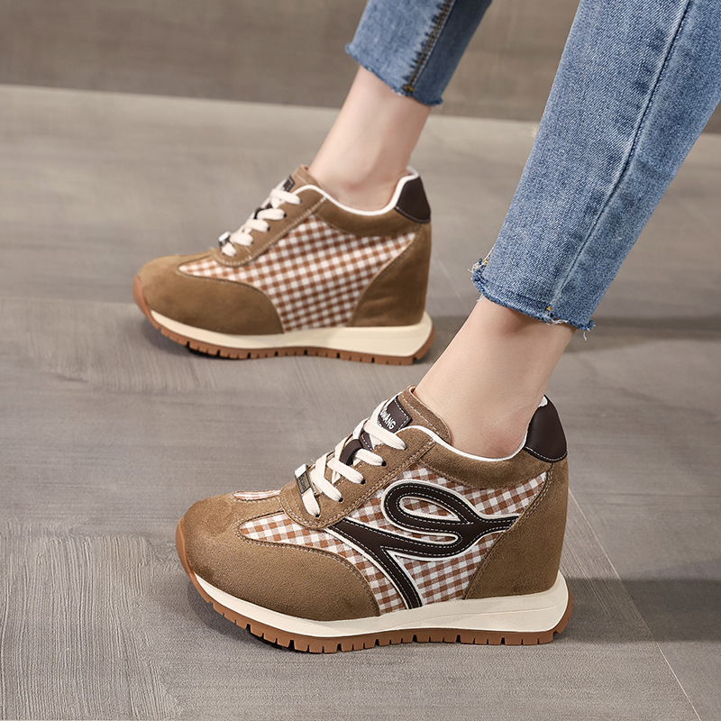 Giày sneaker nữ đế dày tăng chiều cao, phong cách thể thao giải trí — màu đen