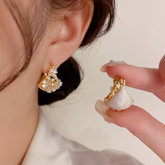 韓国式のファッションの軽い贅沢な気質の両面は油の貝殻の花の耳を垂らして精巧で高級感があります。